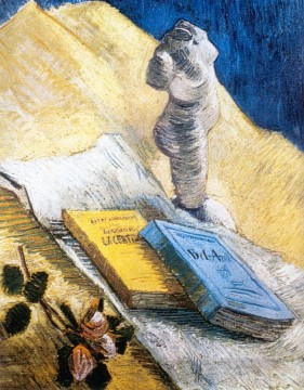  Life Obras - Naturaleza muerta con estatuilla de yeso una rosa y dos novelas Vincent van Gogh